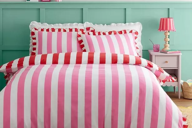 'Two in one' bedding that 'makes the room feel happy' down to £9