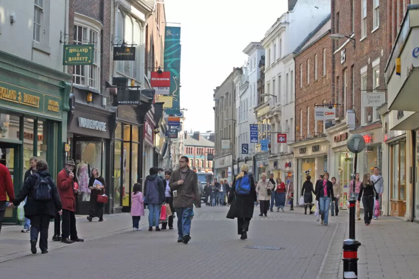 UK retailers suffer ‘drab December’ as non-food Christmas sales disappoint