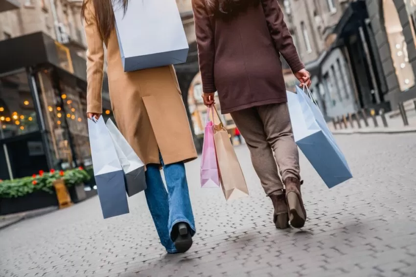 Retail spending rebounds in January after weak Christmas