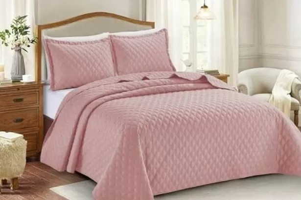 Ditch 'bulky' duvets for £26 Amazon quilted bedspread that is 'brilliant for visitors'